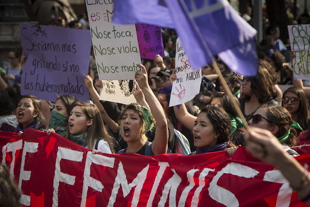 8M: Feministas marchan en CDMX