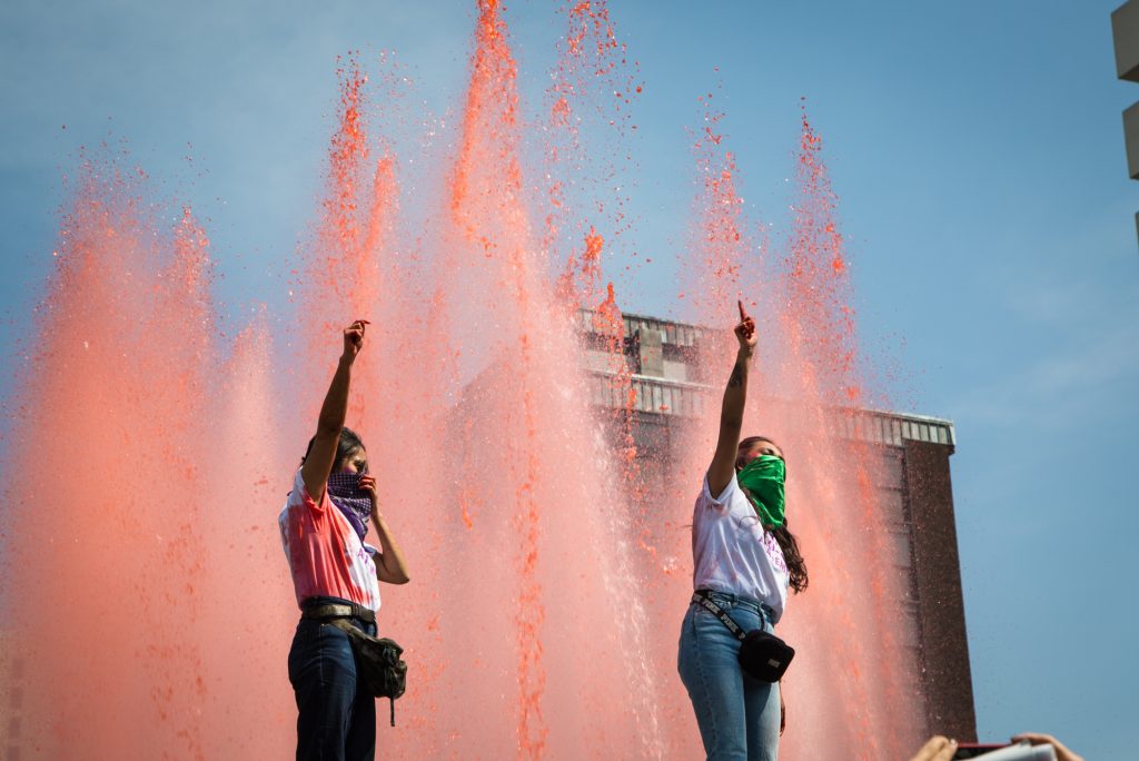 Galería: Capitalinas inundan las calles
