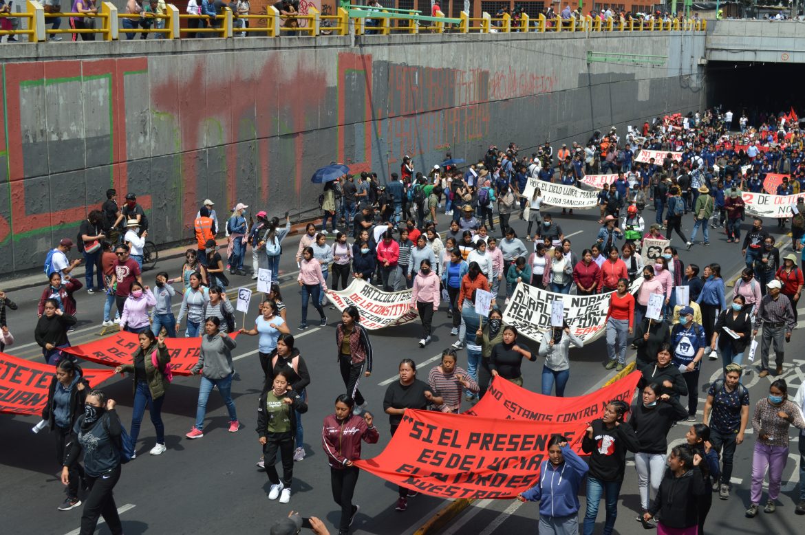 Alumnas de las normales rurales durante la manifestación del 2 de octubre en la Ciudad de México. CIMACFoto: Diana Hernández Gómez