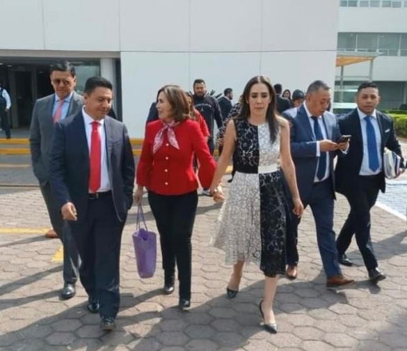 Rosario Robles al centro. Fotografía: Twitter @Rosario_Robles_