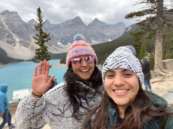 Ximena y Brenda, una pareja mexicana que vive temporalmente en Canadá. Brenda comparte con Cimacnoticias sus reflexiones sobre el amor como una forma de florecer y resistir. Cortesía: Brenda Maldonado Pichardo