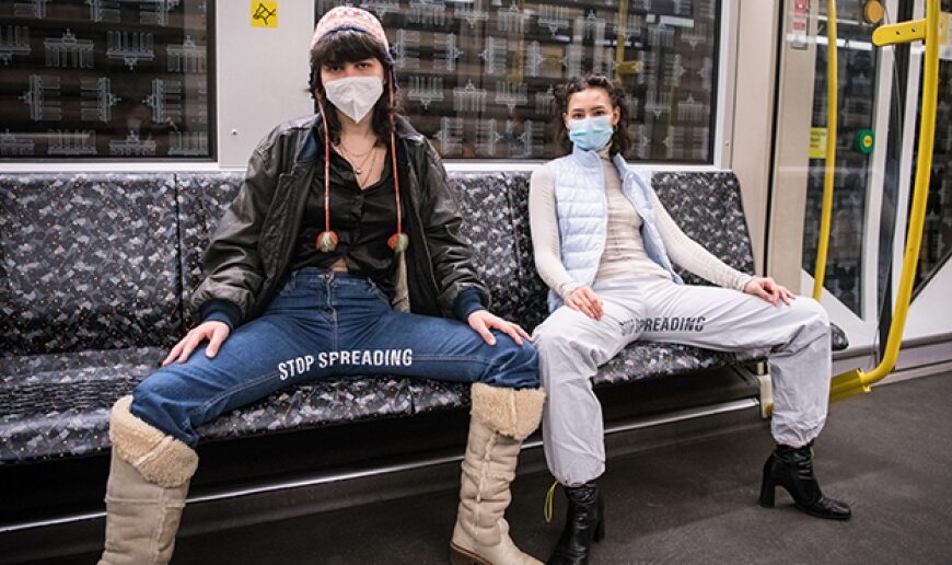 Contra el manspreading; más que una cuestión de espacio