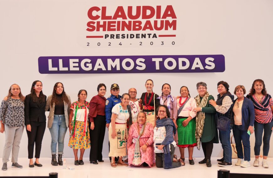 Sheinbaum celebra a mujeres de 60 años pero les posterga Programa beneficio hasta 2026