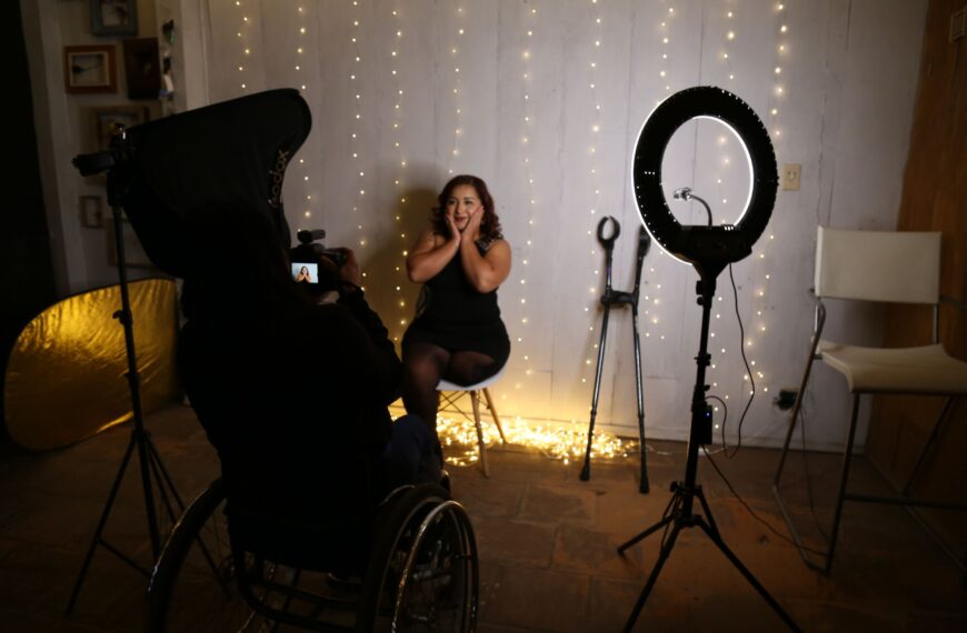 Fotógrafa Jen Mulini, expone a mujeres con discapacidad: contra el «porno aspiracionismo» y revictimización