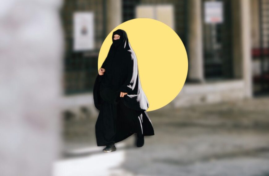 Talibanes prohiben a mujeres afganas por ley: cantar, hablar en voz alta o reír