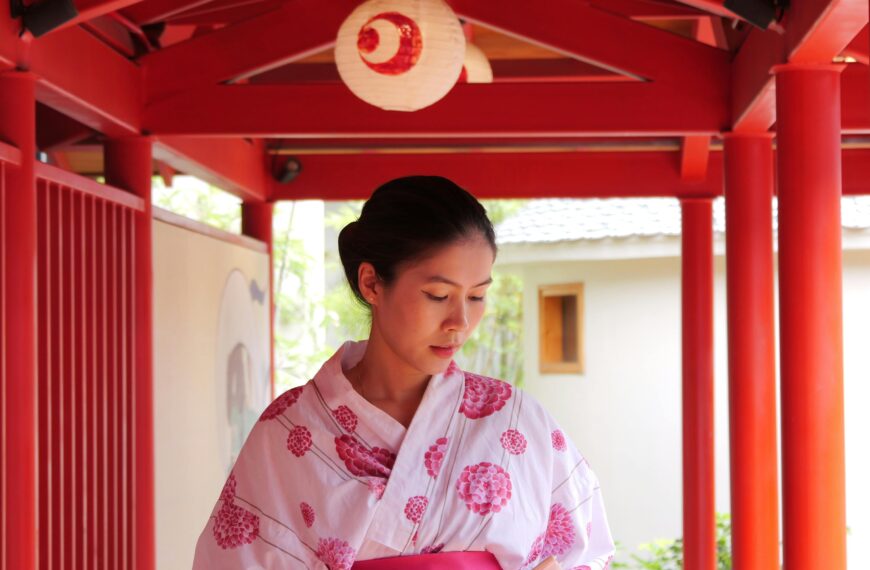 Conservadores en Japón instan a limitar tiempo biológico para maternar, máximo a los 25 años