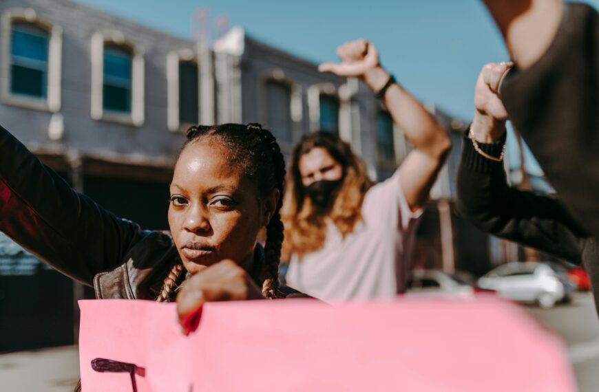 Eliminar la violencia contra las migrantes: una tarea de todas y todos