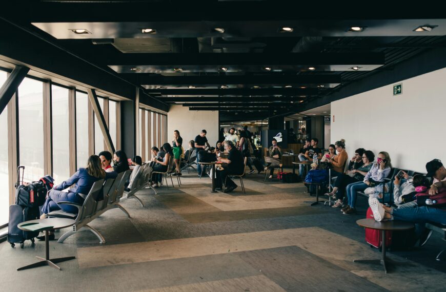 80% de traslados de víctimas de trata ocurren en aeropuertos. Capacitan a personal en CDMX
