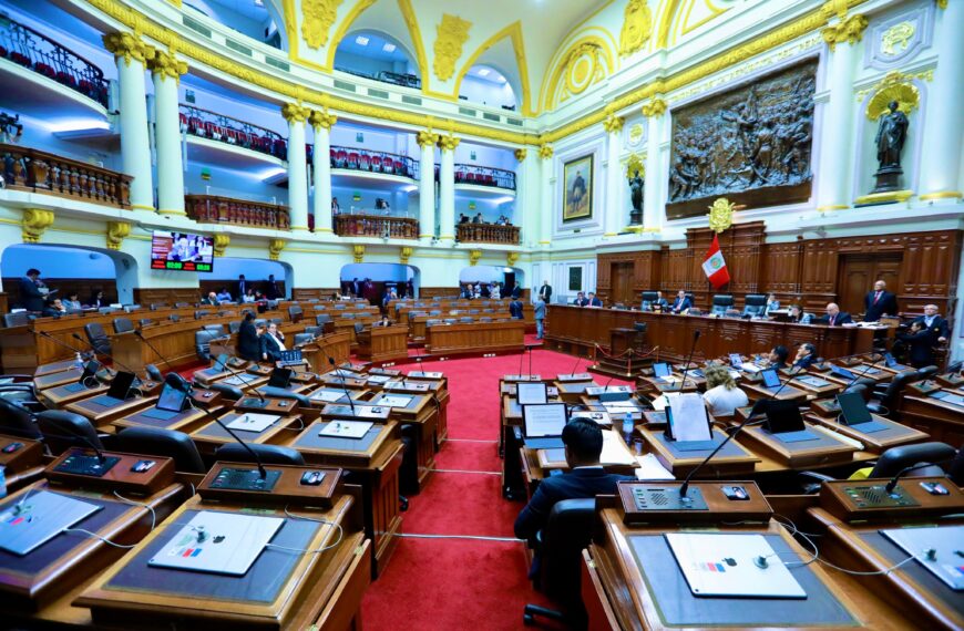 Congreso peruano en la mira, acusan presunta red sexual a cambio de votos