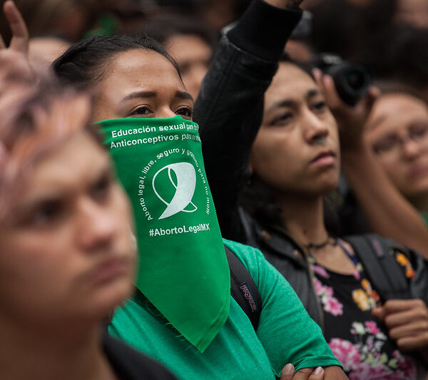 Denuncian al IMSS, solicita requisitos adicionales a la ley y con ello frena el derecho al aborto