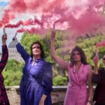 Fumata rosa de Católicas contra el sexismo. En 2 mil años ninguna mujer ha dirigido la Iglesia