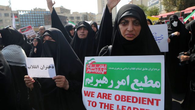 Irán suspende castigos extremos por el hiyab. Su uso continúa siendo obligatorio