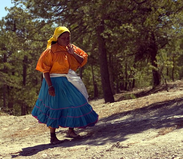 Mujeres rarámuris desplazadas de la Sierra Tarahumara a un año de ganar amparo