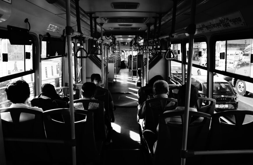 Acoso sexual en el metrobús de la CDMX: Cuando viajar en asientos rosas no es suficiente