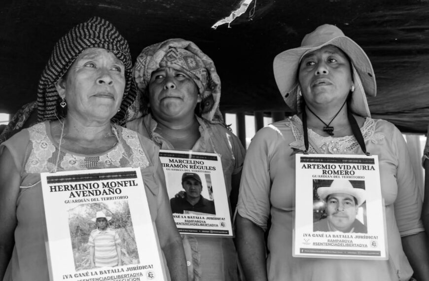 Urgen detener asedio contra comunidad de la Sierra Mazateca. 8 mujeres tienen órdenes de aprehensión
