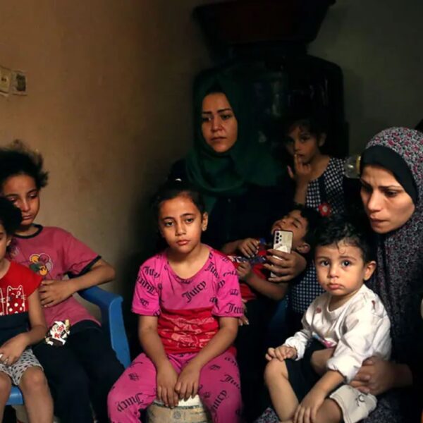 «A veces necesito compresas y jabón más que comida”. Se agrava crisis de gestión menstrual en Gaza