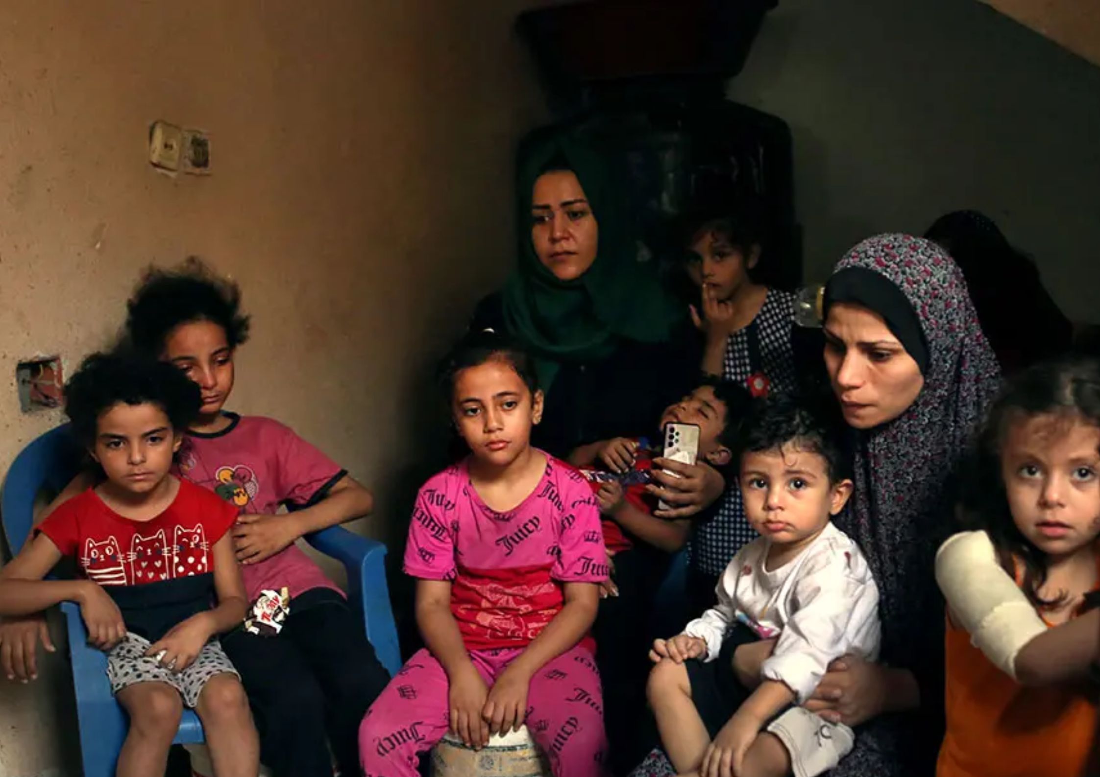 «A veces necesito compresas y jabón más que comida”. Se agrava crisis de gestión menstrual en Gaza