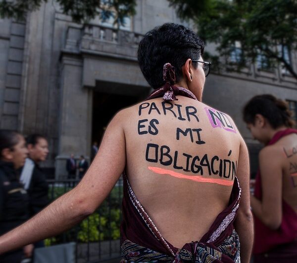 Proponen legalizar vientres de alquiler en Puebla, pese a ser otra modalidad de trata