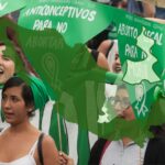 Conservadores enmascarados de feministas disuaden a mujeres de abortar. Puebla complica acceso a ILE