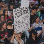 Las mujeres latinas y afroamericanas, las más precarizadas tras restricción del aborto en EUA: estudio