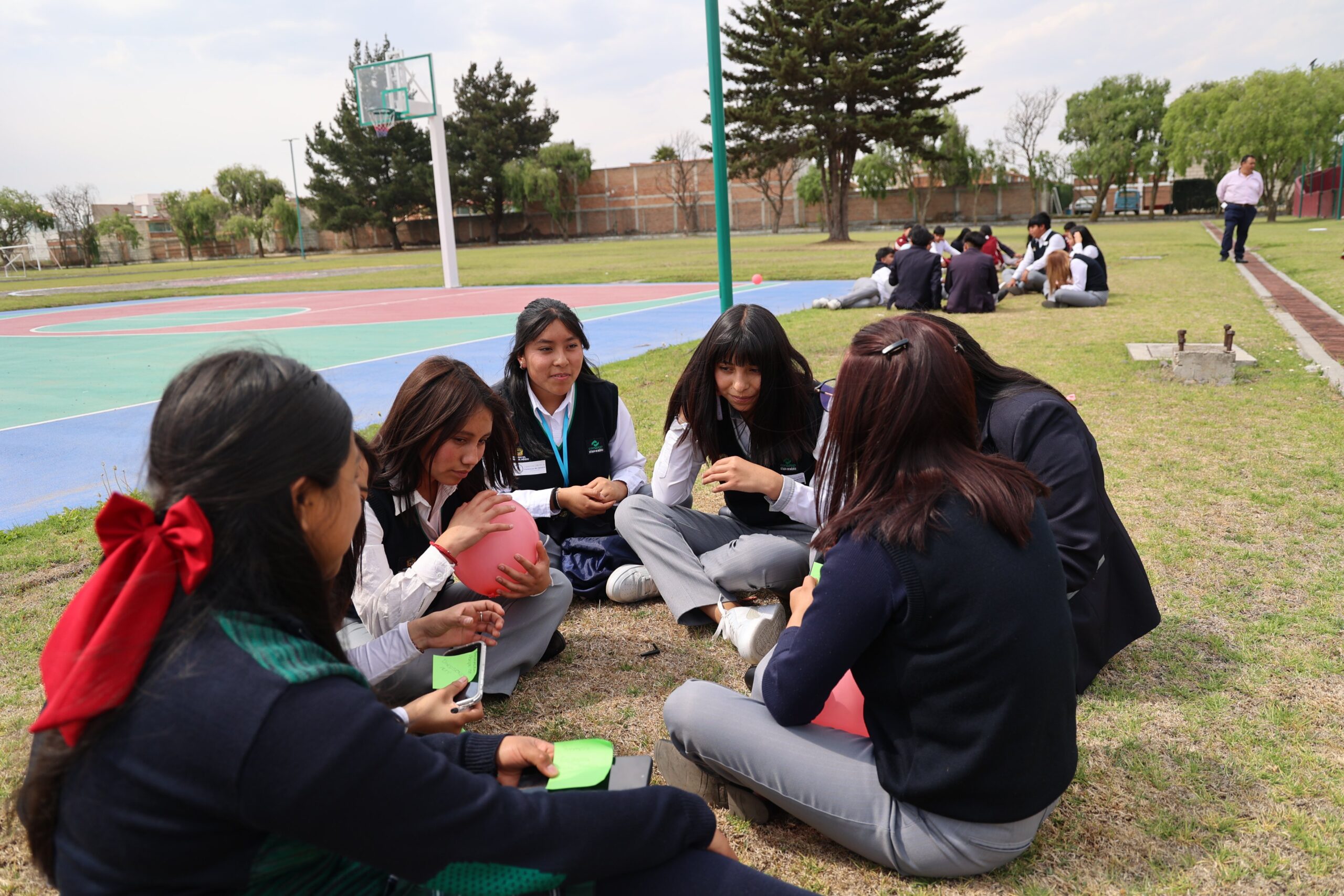 Dolor menstrual en jóvenes podrá ser justificante de inasistencia escolar en CDMX
