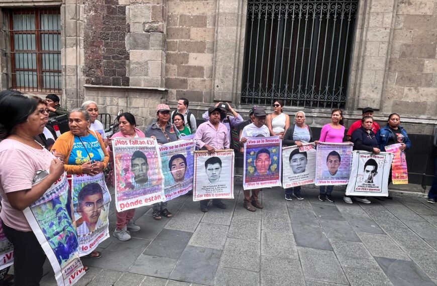 Promesas, pero sin avances en las investigaciones por los 43
