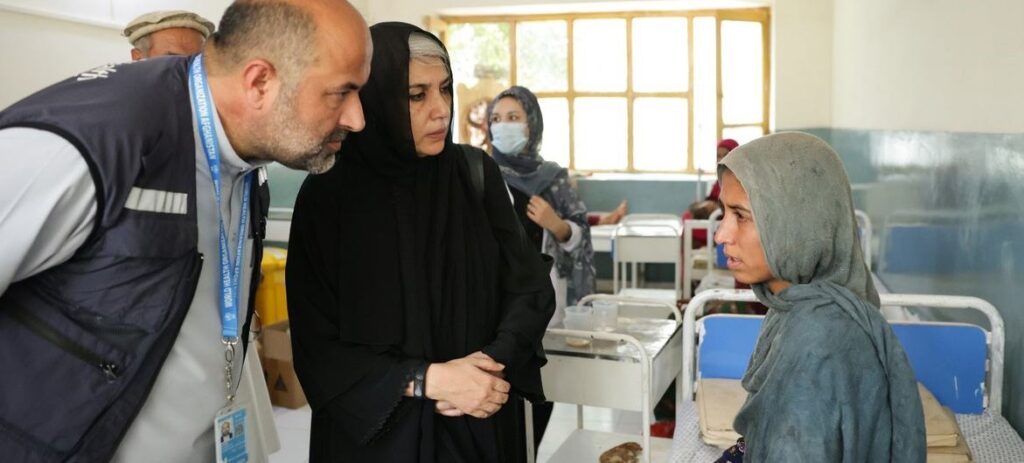 Talibanes impiden que mujeres reciban atención médica tras terremoto en Afganistán