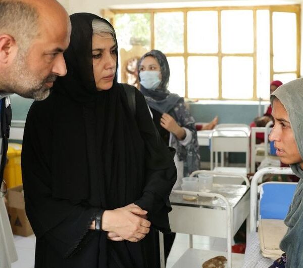 Talibanes impiden que mujeres reciban atención médica tras terremoto en Afganistán