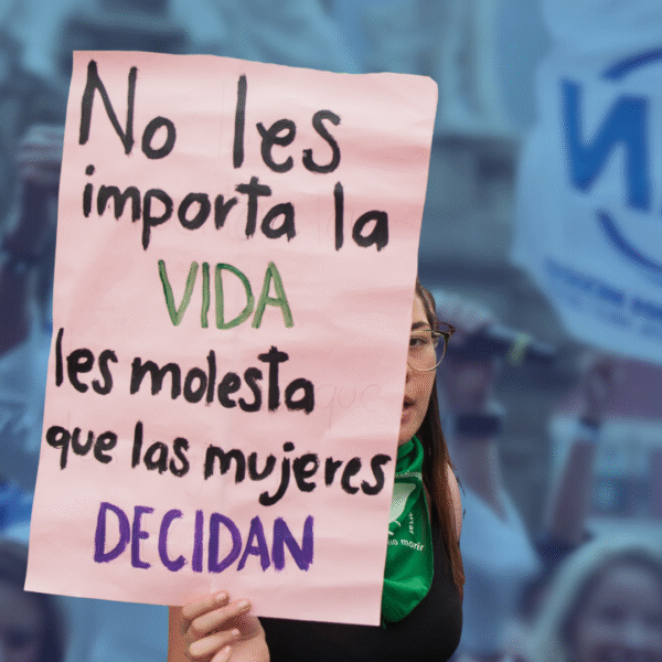 «Libertad, Patria y Familia», el guiño del PAN a la ultraderecha mundial