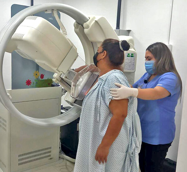 Solo 27% de mexicanas tienen oportunidad de realizarse una mastografía