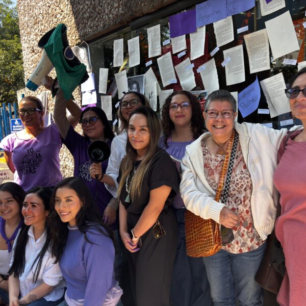 En mitin poético “anti-machos” piden destituir a Taibo II por no reconocer trabajo de escritoras