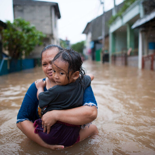 Huracán Melissa impacta al Caribe, amenaza sistema de salud en pediatría y maternidad
