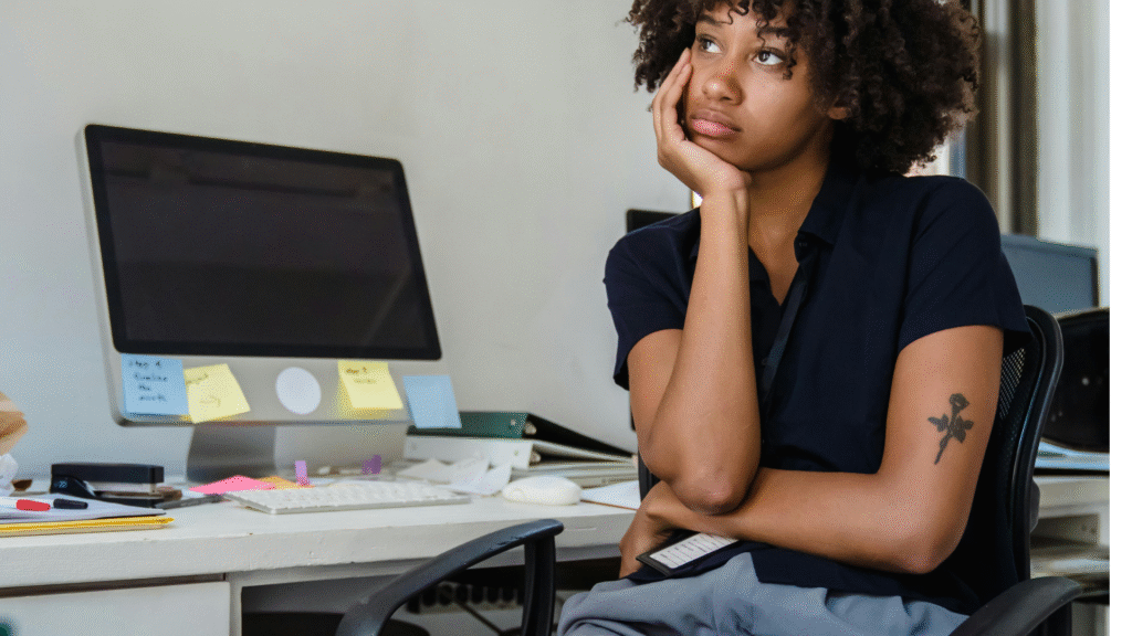 Cólicos y sangrados abundantes, causas de ausencias laborales ¿Cómo va la licencia médica?