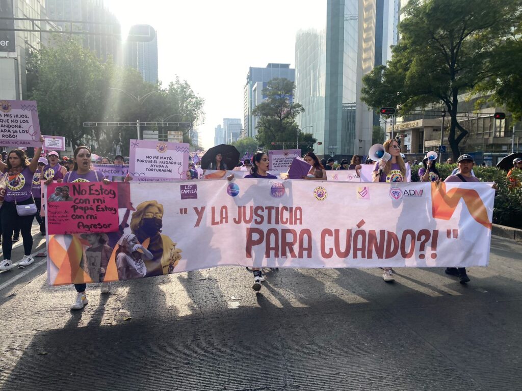 Crónica del 25N en CDMX. Gritos de esperanza contra la violencia patriarcal