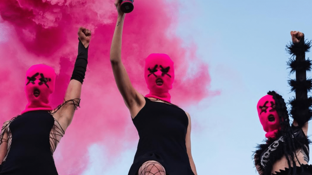 Pussy Riot, declaradas»extremistas». Imponen prisión a quien las nombre