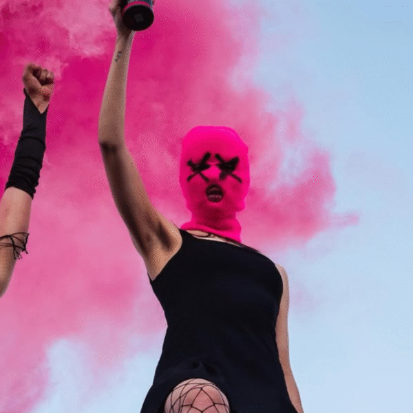 Pussy Riot, declaradas»extremistas». Imponen prisión a quien las nombre