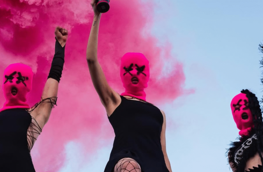 Pussy Riot, declaradas»extremistas». Imponen prisión a quien las nombre