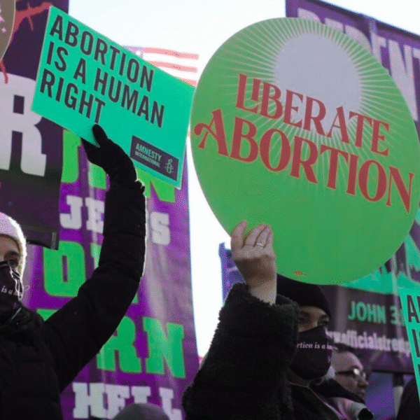 Detectan chatbots antiaborto en EUA. Mujeres en busca de información son dirigidas a ellos