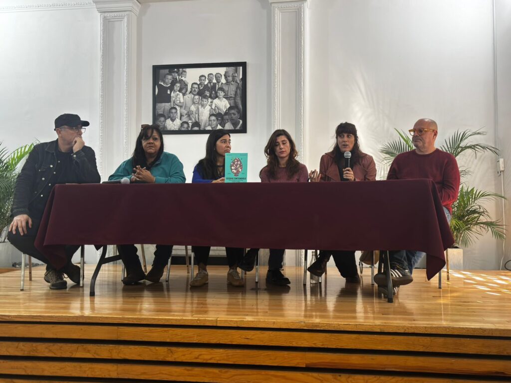 Presentan el libro «Seguir contándolo», crónica del desplazamiento de periodistas mexicanas a Barcelona