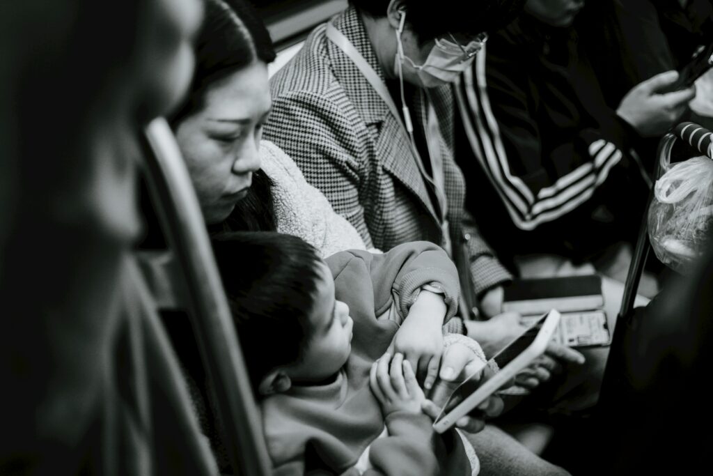 China agrega IVA a anticonceptivos para contrarrestar la baja natalidad