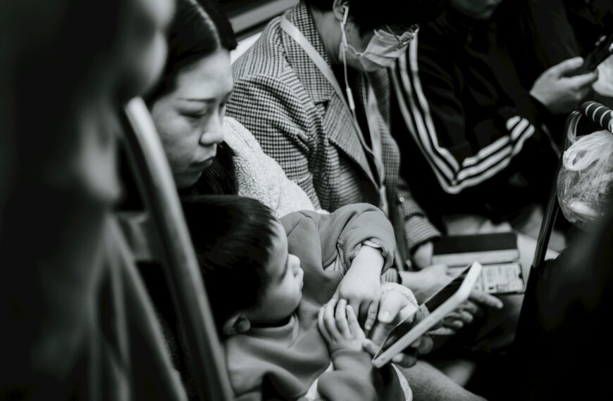 China agrega IVA a anticonceptivos para contrarrestar la baja natalidad