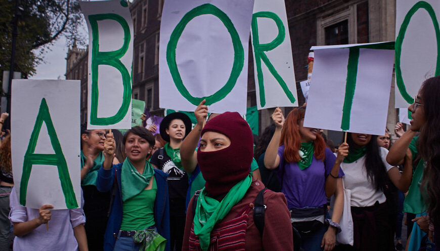 A cinco años de despenalizar el aborto, Argentina enfrenta retrocesos con gobierno ultraderechista de Milei