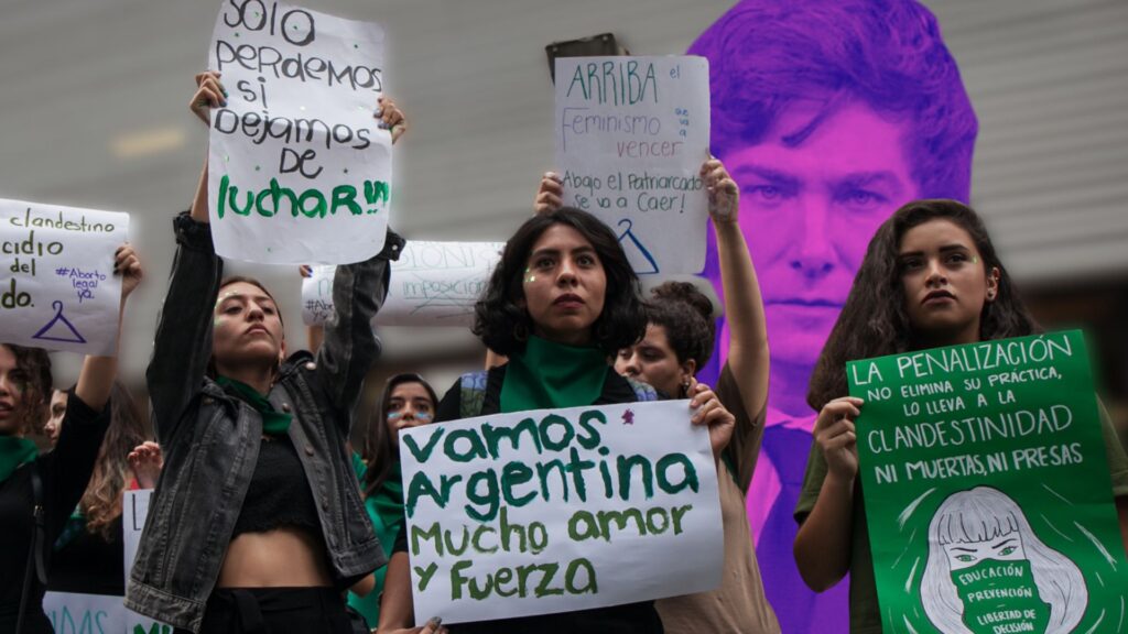 A cinco años de despenalizar el aborto, Argentina enfrenta retrocesos con gobierno ultraderechista de Milei