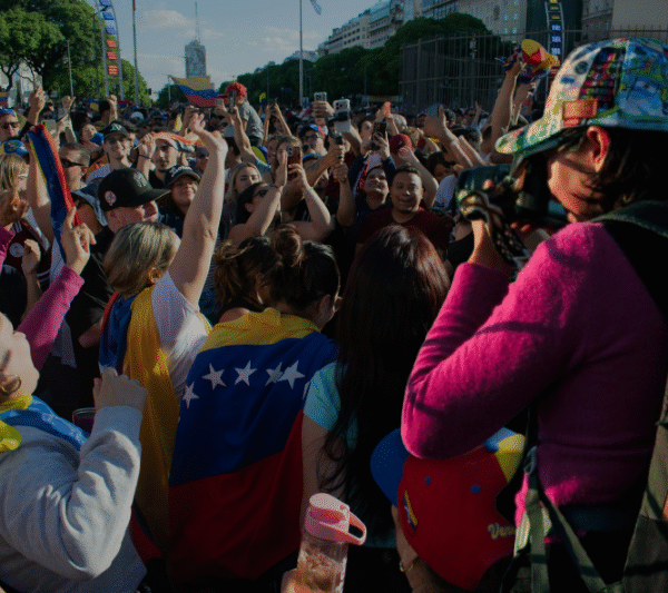 Alertan alto riesgo de detención para defensoras y periodistas en Venezuela