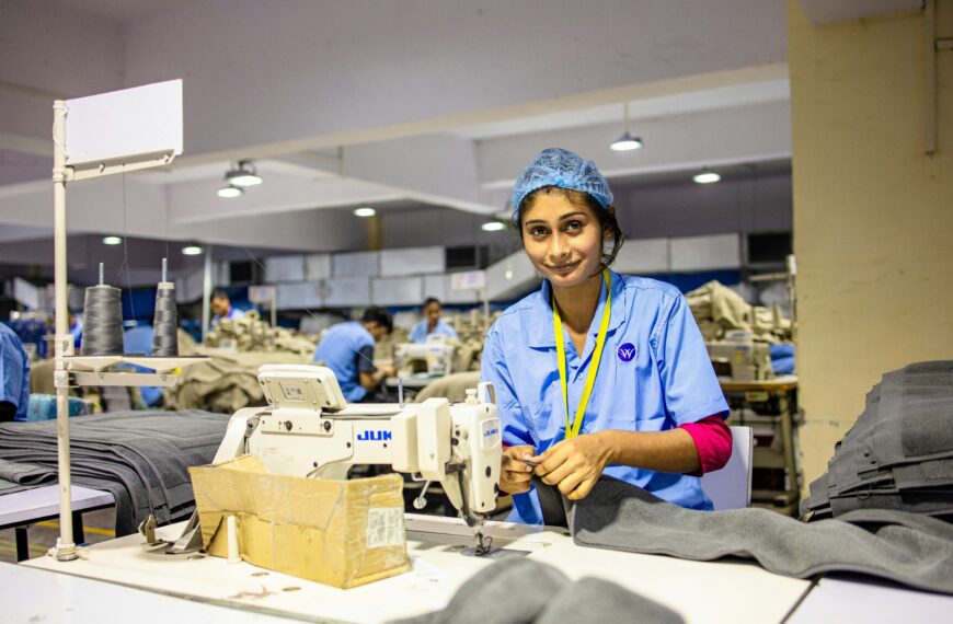 30% de la brecha salarial en mujeres puede deberse a la menopausia: UNFPA