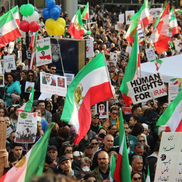 Preocupa escalada de violencia en Irán; llaman a la contención