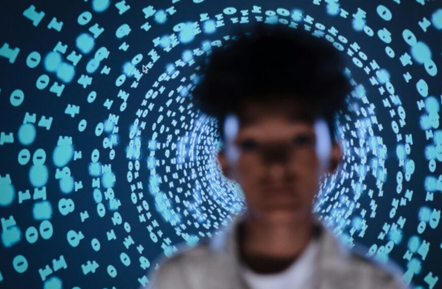 IA avanza y presencia de mujeres en sector tecnológico sigue siendo baja