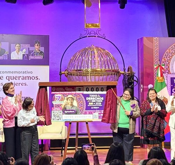 Lotería Nacional presenta billete conmemorativo por el 8M 2026