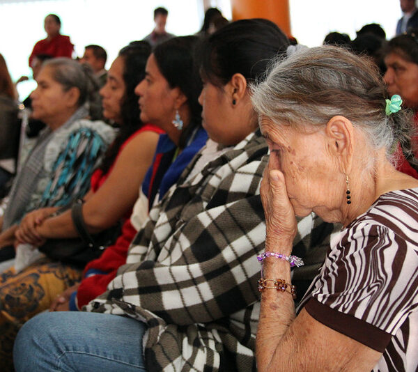 Mujeres encabezan familias desplazadas tras abatimiento de capo en Jalisco