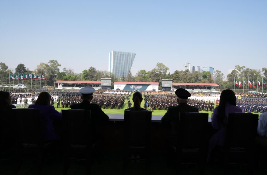 Conmemoración antifeminista, el 8M de Sheinbaum junto al ejército mexicano